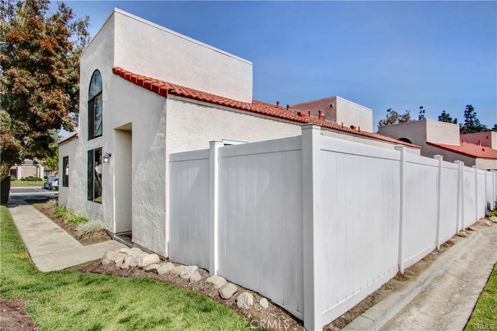 Residential Lease for rent at 8549 Salina, Rancho Cucamonga CA featuring 2 beds and 1 bath