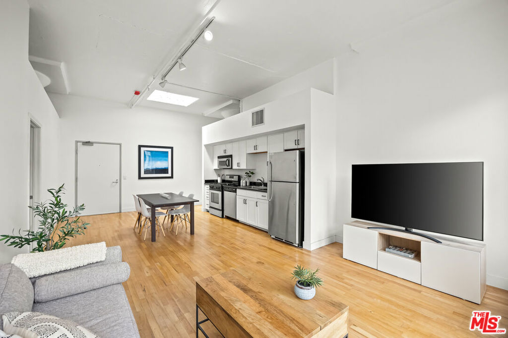 Residential for sale at 420 S San Pedro Street 628, Los Angeles CA and 1 bath