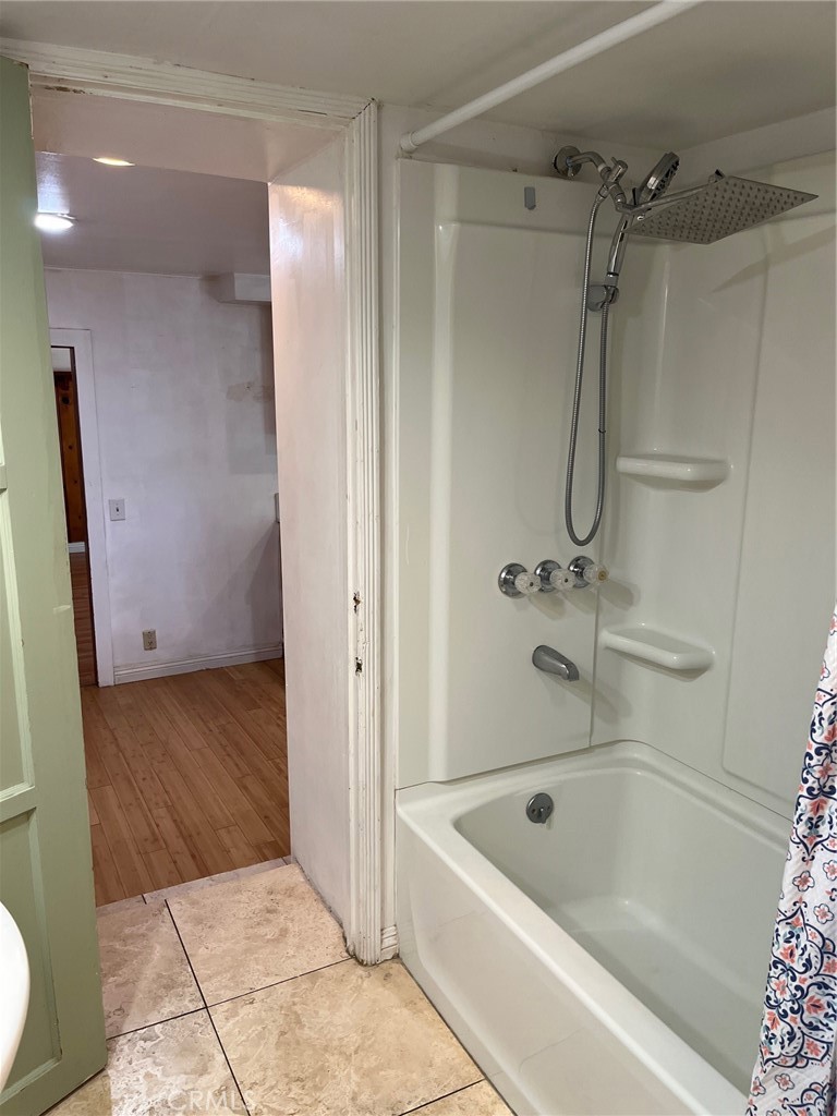 Residential Lease for rent at 16242 Grand B, Lake Elsinore CA featuring 3 beds and 1 bath