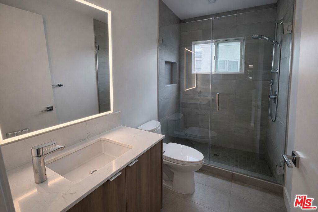 Residential Lease for rent at 1433 Euclid Street 2, Santa Monica, Los Angeles County CA featuring 2 beds and 1 bath