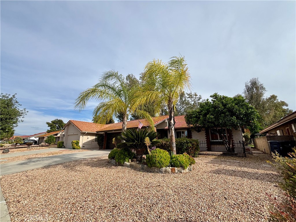 Residential Lease for rent at 1955 Silver Oak, Hemet CA featuring 3 beds and 2 baths
