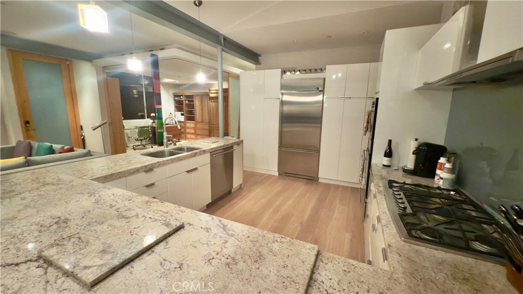 Residential Lease for rent at 31676 Seacove Drive, Laguna Beach CA featuring 2 beds and 2 baths