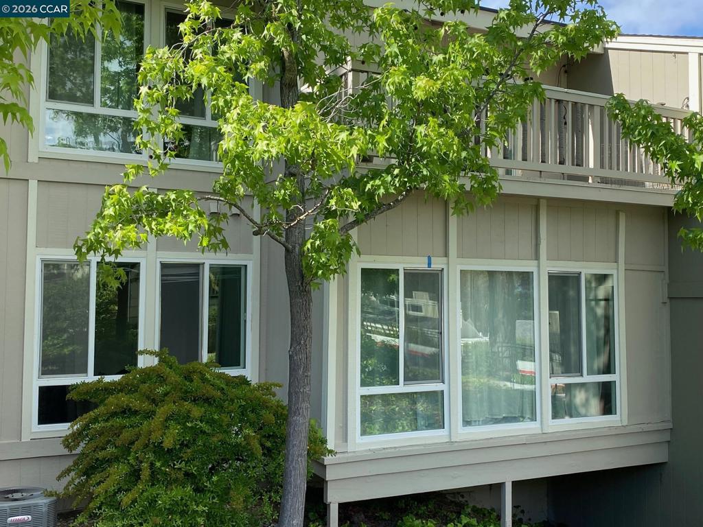 Residential Lease for rent at 438 Ridgeview Dr, Pleasant Hill, Contra Costa County CA featuring 2 beds and 2 baths