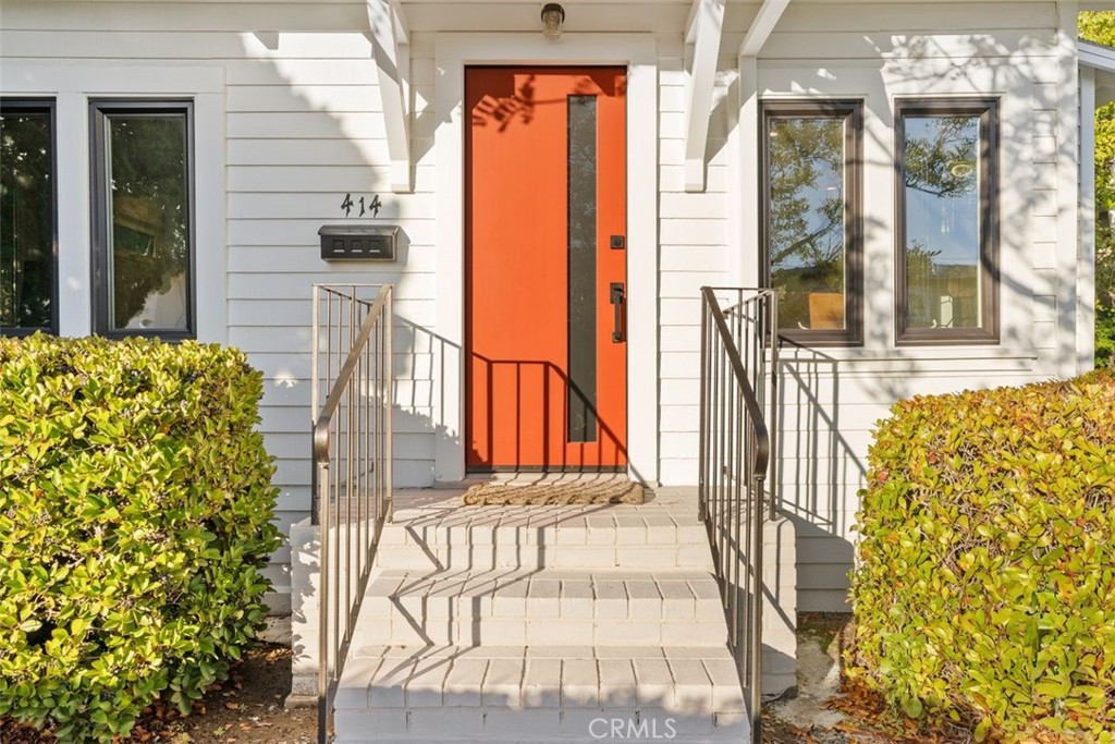 Residential Lease for rent at 414 Cypress, Laguna Beach CA featuring 2 beds and 1 bath