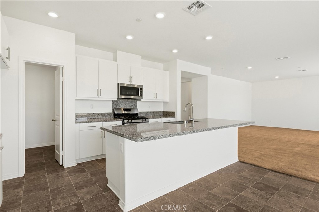 Residential Lease for rent at 27215 Lost Palm, Menifee CA featuring 4 beds and 4 baths