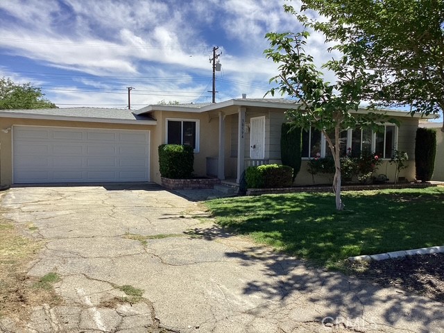 Residential Lease for rent at 38594 Friendly Avenue, Palmdale CA featuring 3 beds and 1 bath