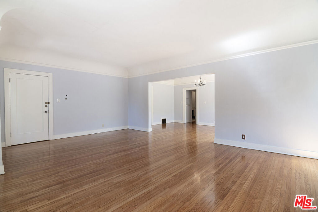 Residential Lease for rent at 170 1/2 S Sycamore Avenue, Los Angeles, Los Angeles County CA featuring 2 beds and 1 bath