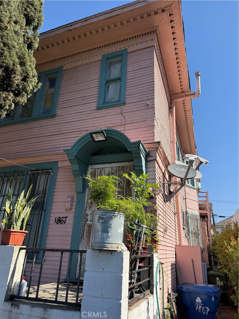 Quadruplex for sale at 1867 W 11th, Los Angeles, CA