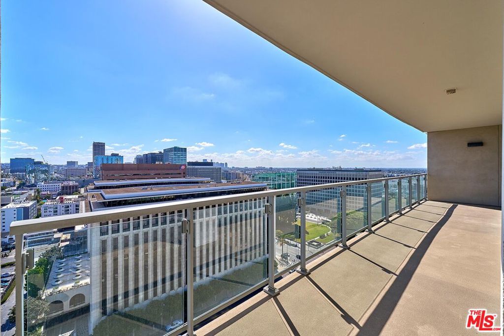 Residential Lease for rent at 3785 Wilshire Boulevard 2008, Los Angeles, Los Angeles County CA featuring 2 beds and 2 baths