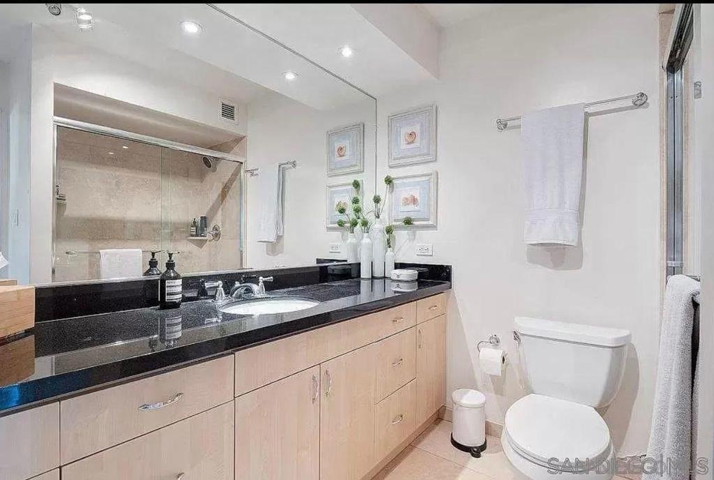 Residential Lease for rent at 1770 avenida del mundo 204, Coronado CA featuring 2 beds and 2 baths
