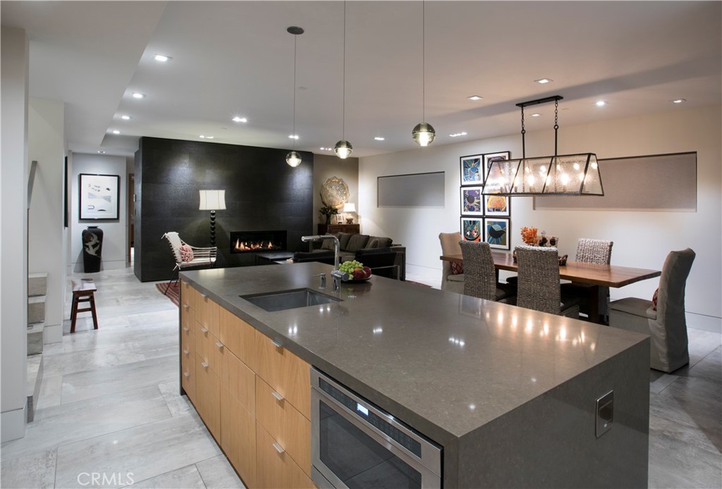 Residential Lease for rent at 1139 1/2 W Balboa Blvd, Newport Beach CA featuring 2 beds and 2 baths