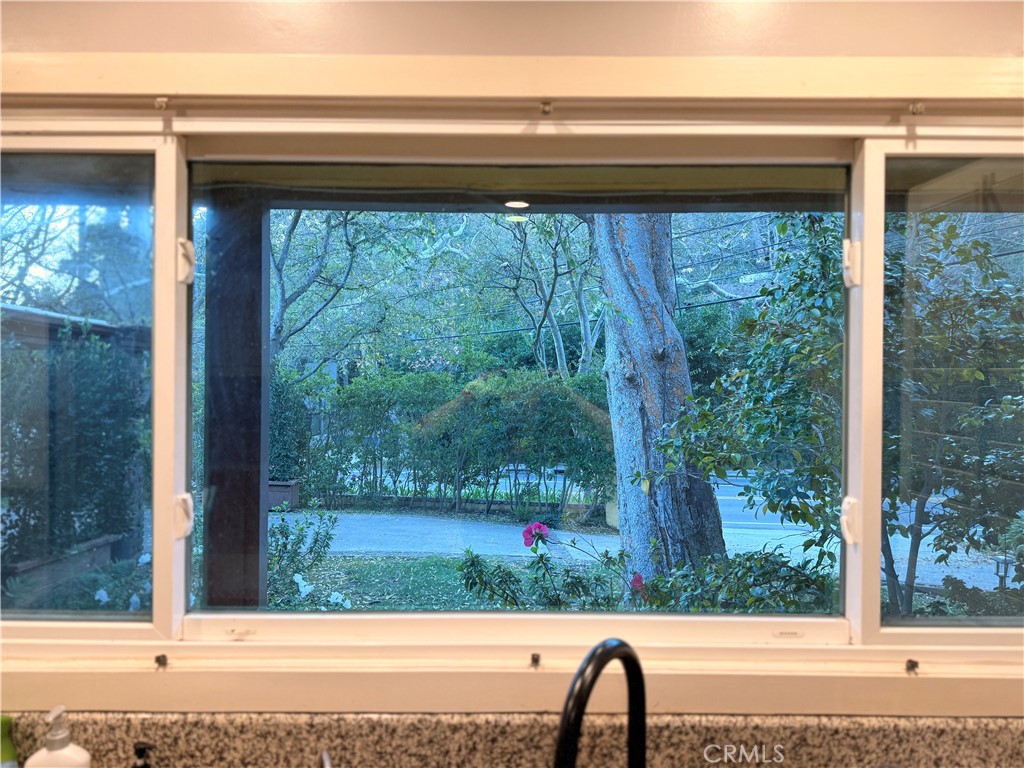 Residential Lease for rent at 2500 Benedict Canyon, Beverly Hills CA featuring 2 beds and 2 baths