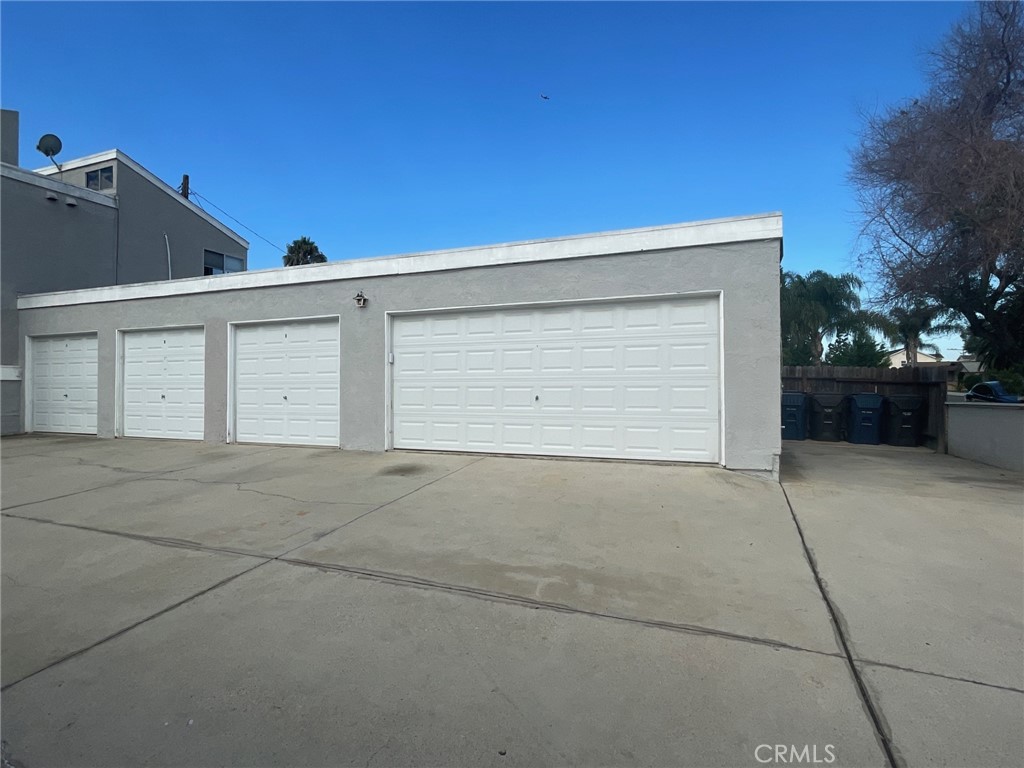 Residential Lease for rent at 7892 Newman, Huntington Beach CA featuring 2 beds and 2 baths