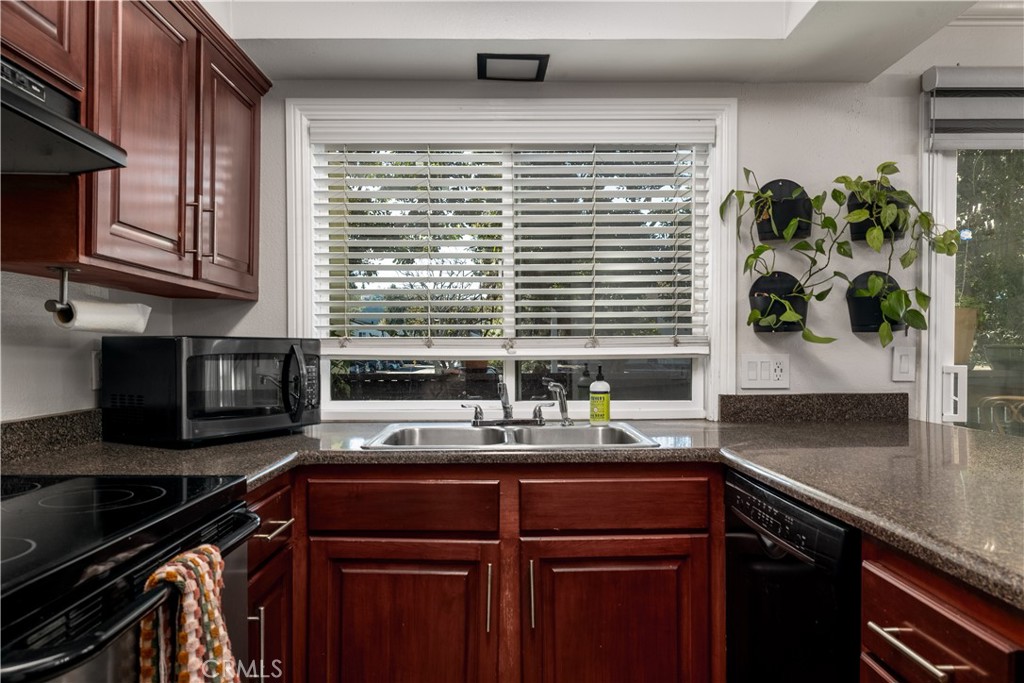 Residential Lease for rent at 7940 Mission Center Court I, Mission Valley CA featuring 2 beds and 1 bath