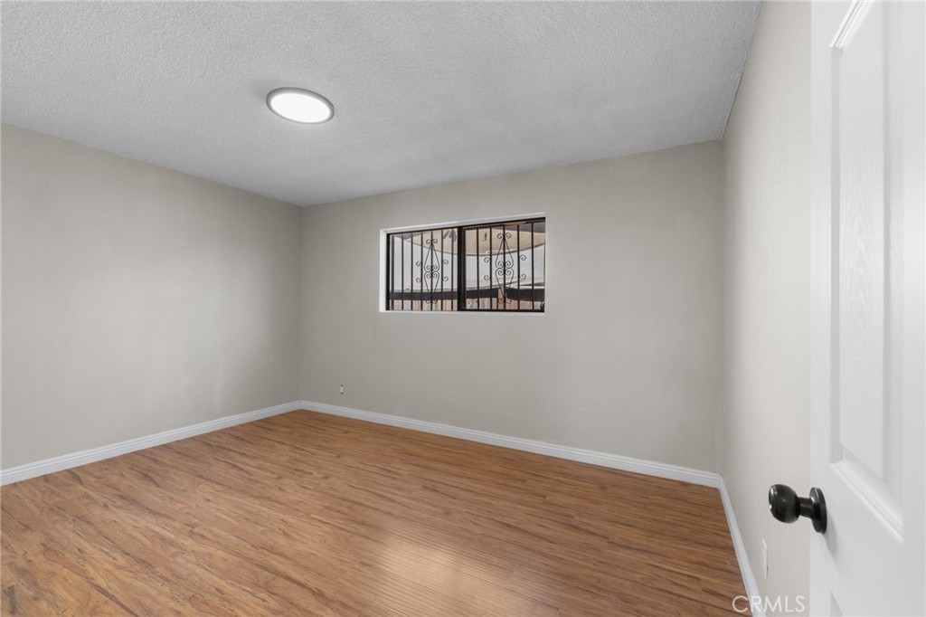 Residential Lease for rent at 207 E Flora, Santa Ana CA featuring 2 beds and 1 bath