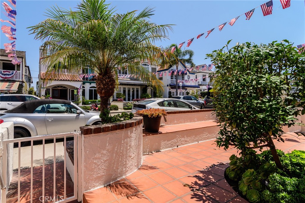 Residential Lease for rent at 313 Diamond, Newport Beach CA featuring 3 beds and 3 baths