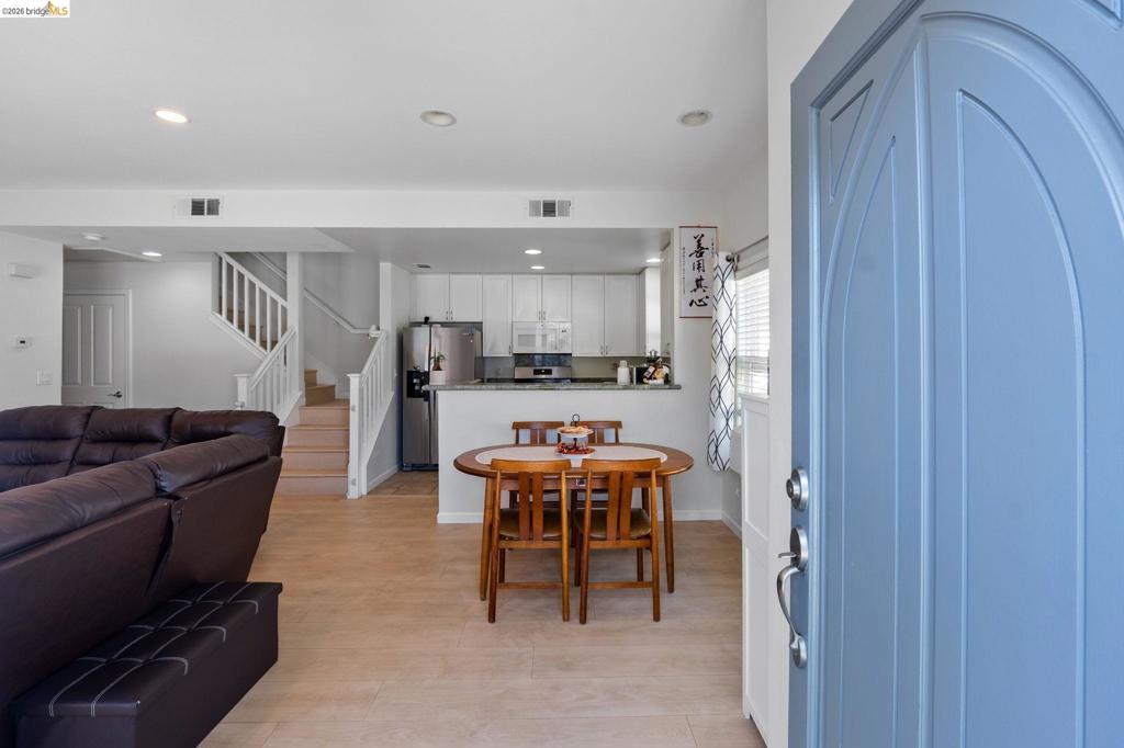 Active for sale at Mountain View, CA, Mountain View, CA CA and 2 baths
