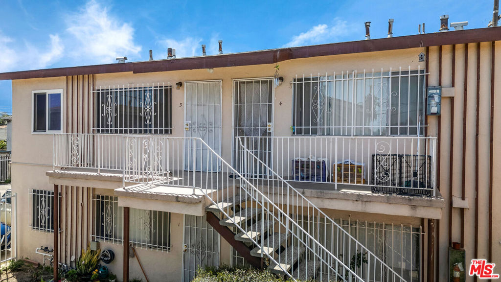 Condominium for rent at 1423 Martin Luther King Jr Avenue 3, Long Beach, CA featuring 2 beds and 1 bath