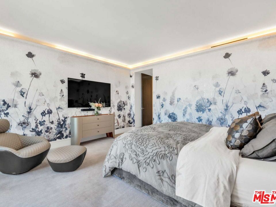 Residential Lease for rent at 1100 Alta Loma Road 1404, West Hollywood CA featuring 2 beds and 3 baths