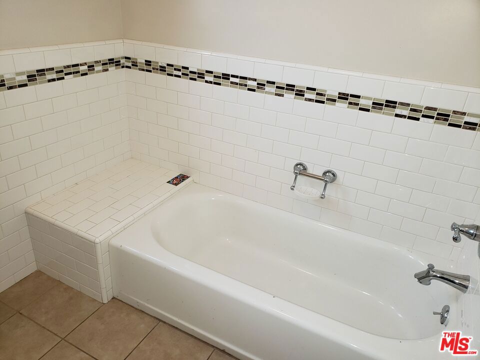 Residential Lease for rent at , Los Angeles, Los Angeles CA featuring 4 beds and 2 baths