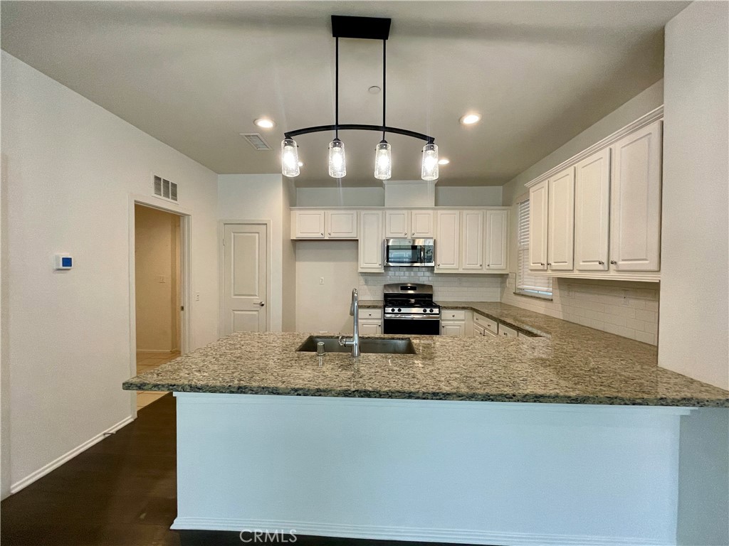 Residential Lease for rent at 205 W Via Presido 85, Ontario CA featuring 3 beds and 3 baths