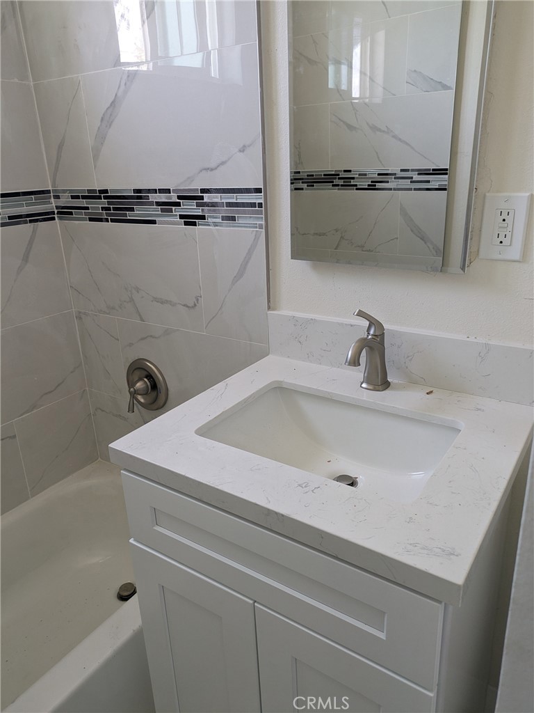 Residential Lease for rent at 1555 Artesia Boulevard, Manhattan Beach, Los Angeles County CA featuring 1 bed and 1 bath