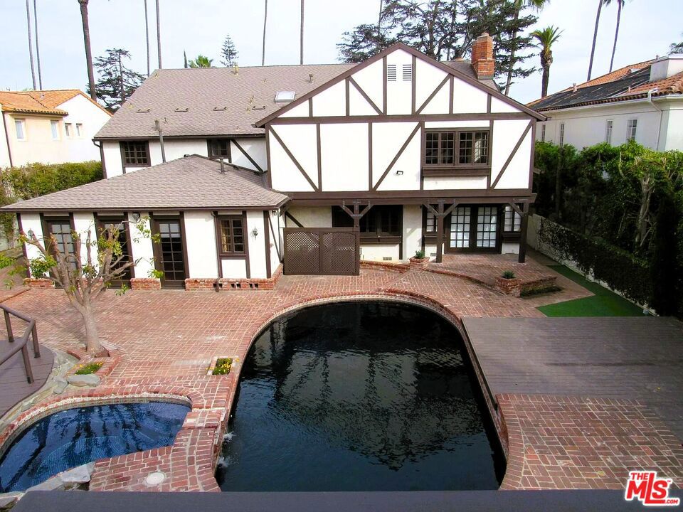 Residential Lease for rent at 605 Foothill Road, Beverly Hills CA featuring 7 beds and 10 baths