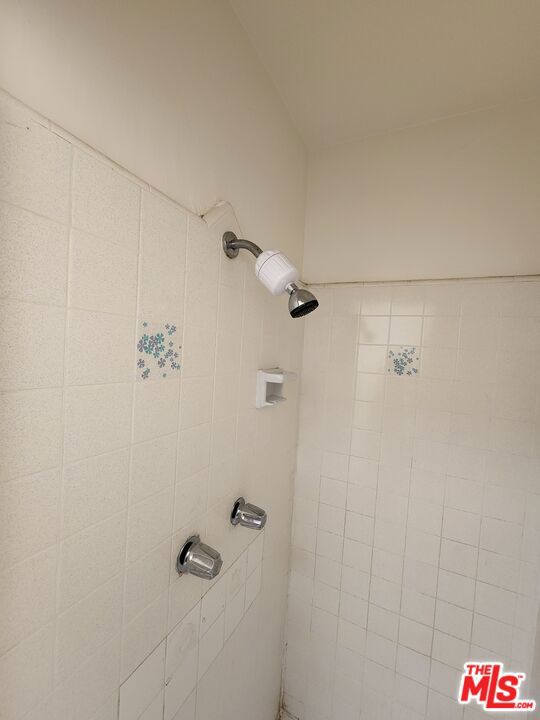 Residential Lease for rent at 1016 N Edinburgh Avenue 8, West Hollywood CA featuring 2 beds and 2 baths