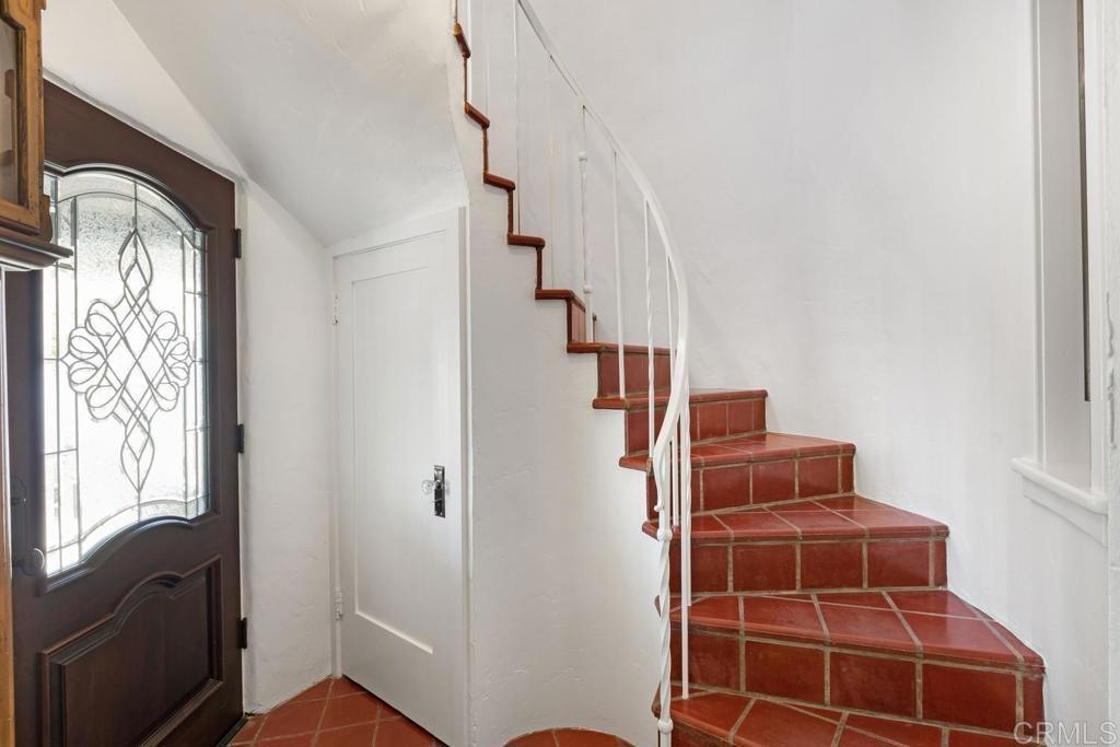 Residential Lease for rent at 1157 Winthrop Lane, Ventura CA featuring 4 beds and 3 baths