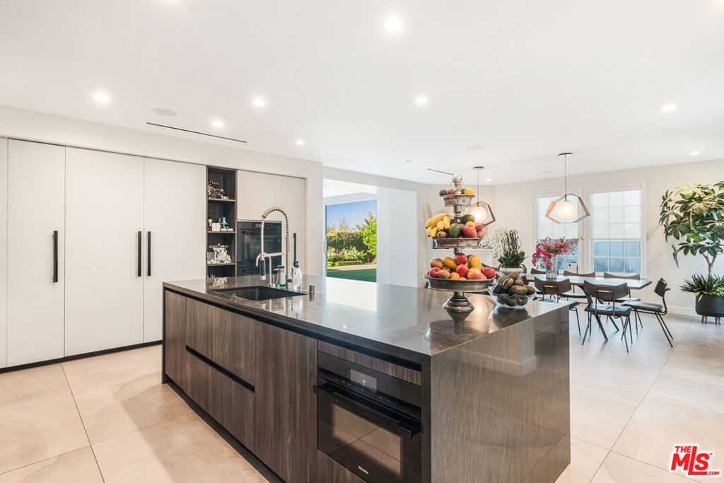 Residential Lease for rent at 3880 Prado Del Trigo, Calabasas CA featuring 6 beds and 7 baths