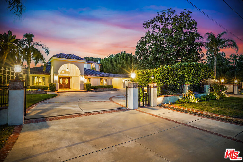 Active for sale at Toluca Lake, CA, Toluca Lake, CA CA and 8 baths