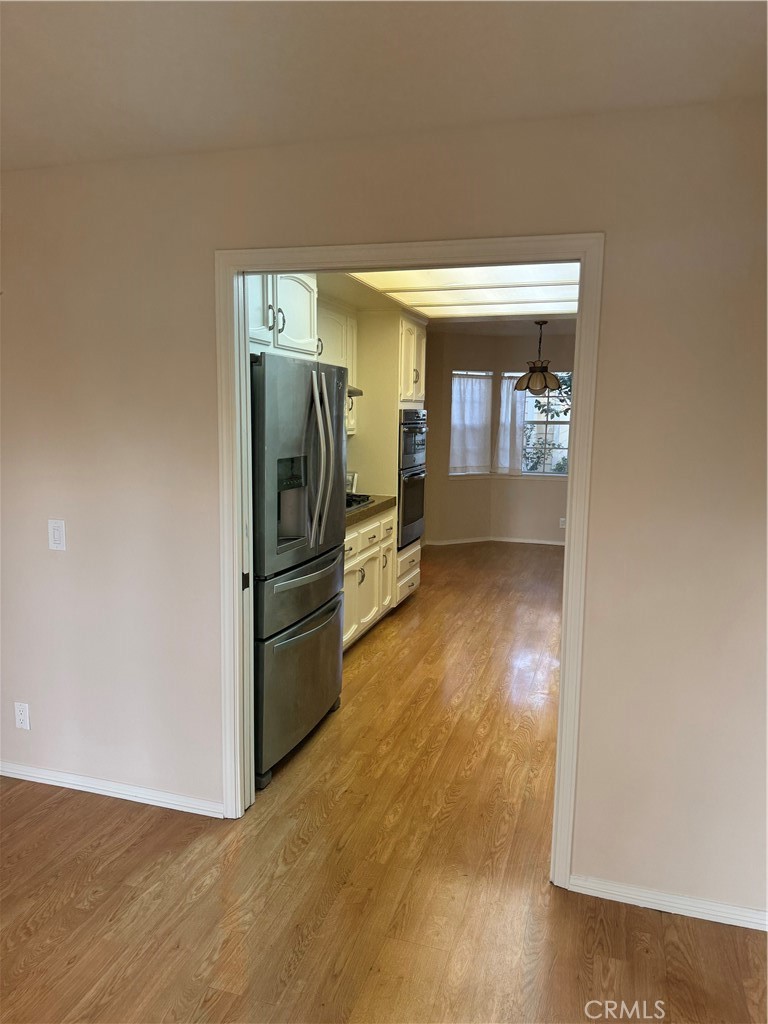 Residential Lease for rent at 451 Medford Court 102, Long Beach, Los Angeles County CA featuring 3 beds and 3 baths