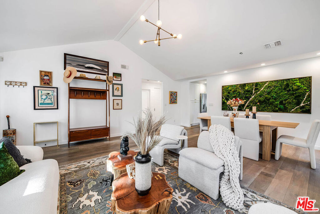 Active for sale at Toluca Lake, CA, Toluca Lake, CA CA and 3 baths