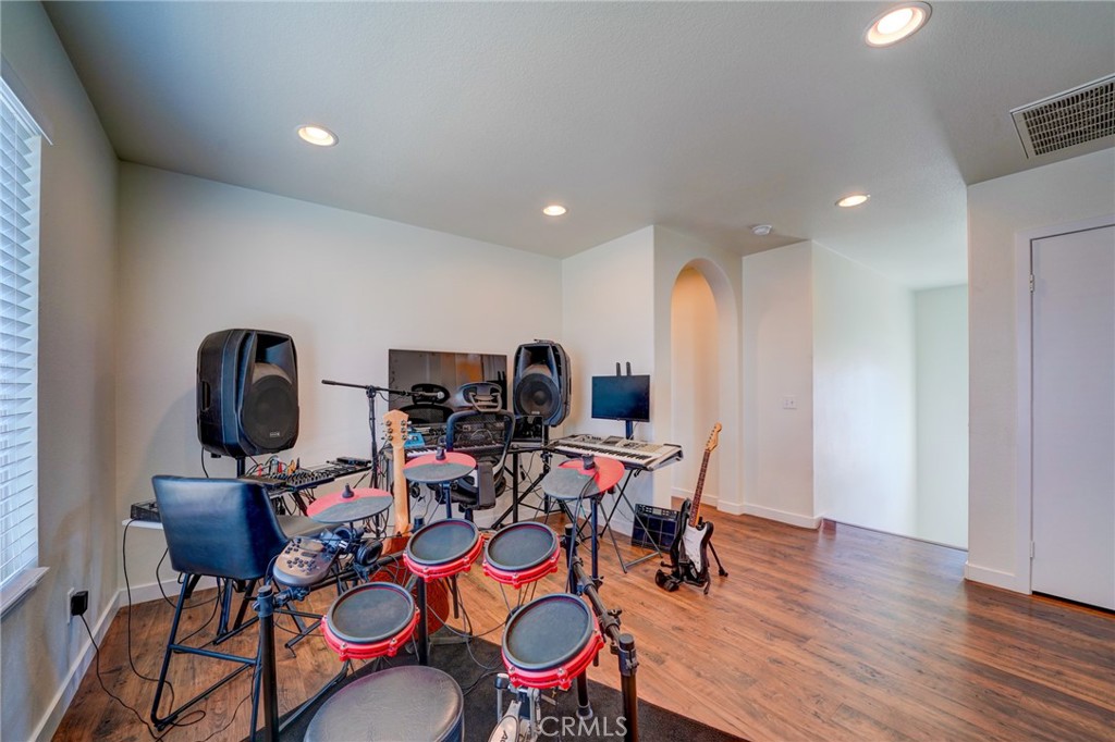Residential Lease for rent at 14304 Gray Fox, Victorville CA featuring 3 beds and 3 baths