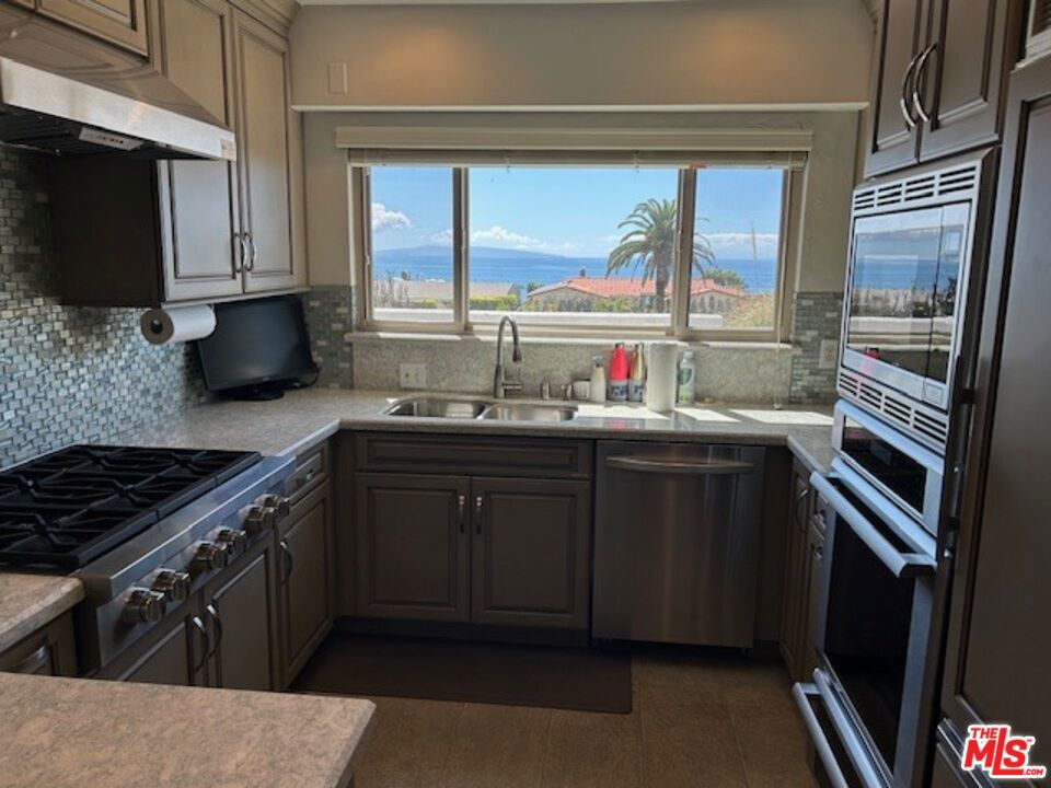 Residential Lease for rent at 3908 Castlerock Road, Malibu CA featuring 3 beds and 4 baths