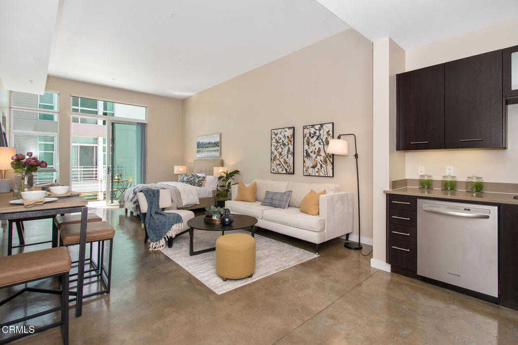 Active for sale at Pasadena, CA, Pasadena, CA CA and 1 bath