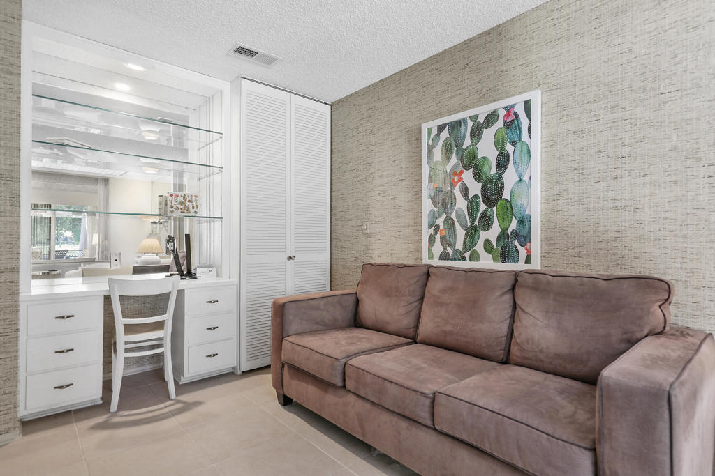 Residential Lease for rent at 175 Gran Via, Palm Desert CA featuring 2 beds and 2 baths