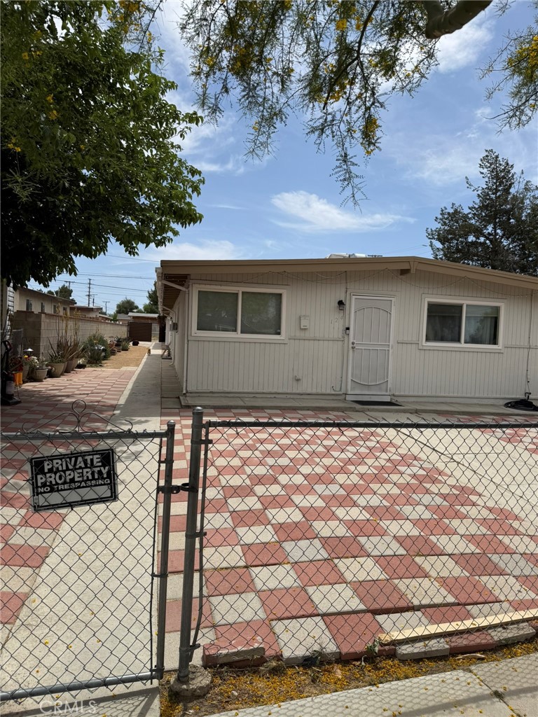 Residential Lease for rent at , Lancaster, Los Angeles CA featuring 2 beds and 1 bath