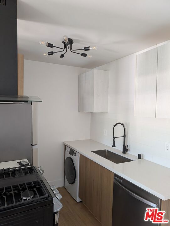Residential Lease for rent at 2626 Cloverfield Boulevard 2, Santa Monica, Los Angeles County, CA featuring 1 bed and 1 bath