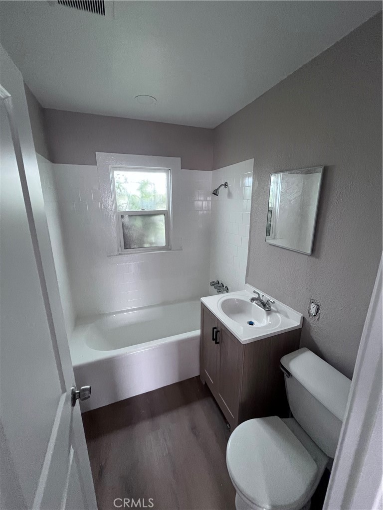 Residential Lease for rent at 2740 Cudahy, Huntington Park CA featuring 1 bed and 1 bath