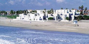 Residential Lease for rent at 711 Pacific Coast Highway 431, Huntington Beach CA featuring 2 beds and 2 baths