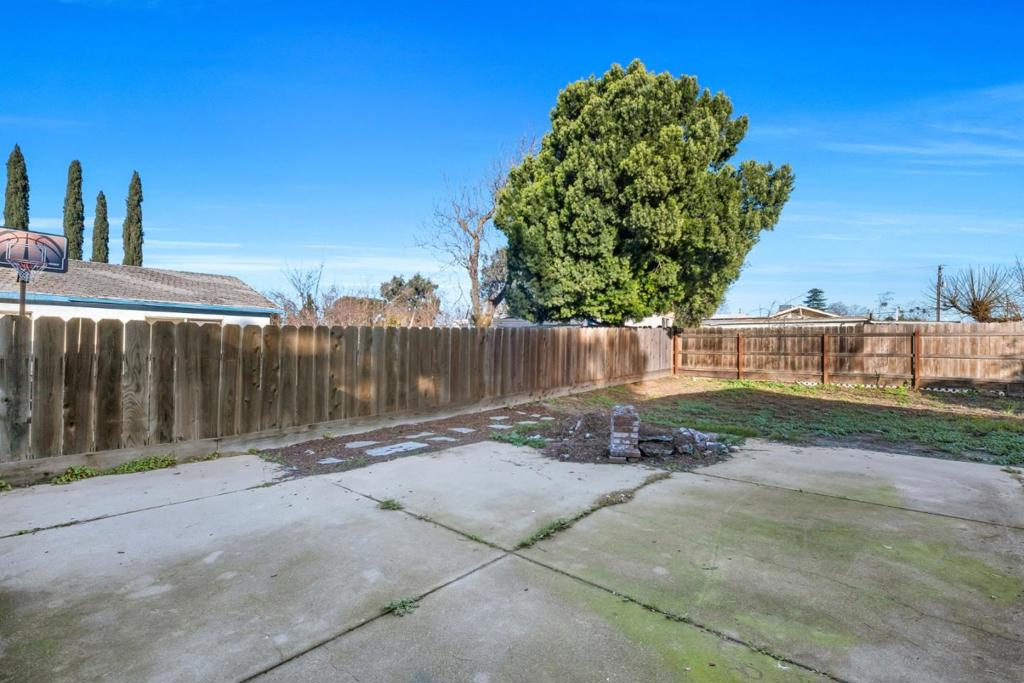 Residential Lease for rent at 16012 Julie Lane, Lathrop, San Joaquin County CA featuring 3 beds and 2 baths