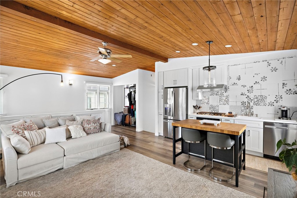 Residential Lease for rent at 2609 Victoria Drive, Laguna Beach CA featuring 5 beds and 4 baths