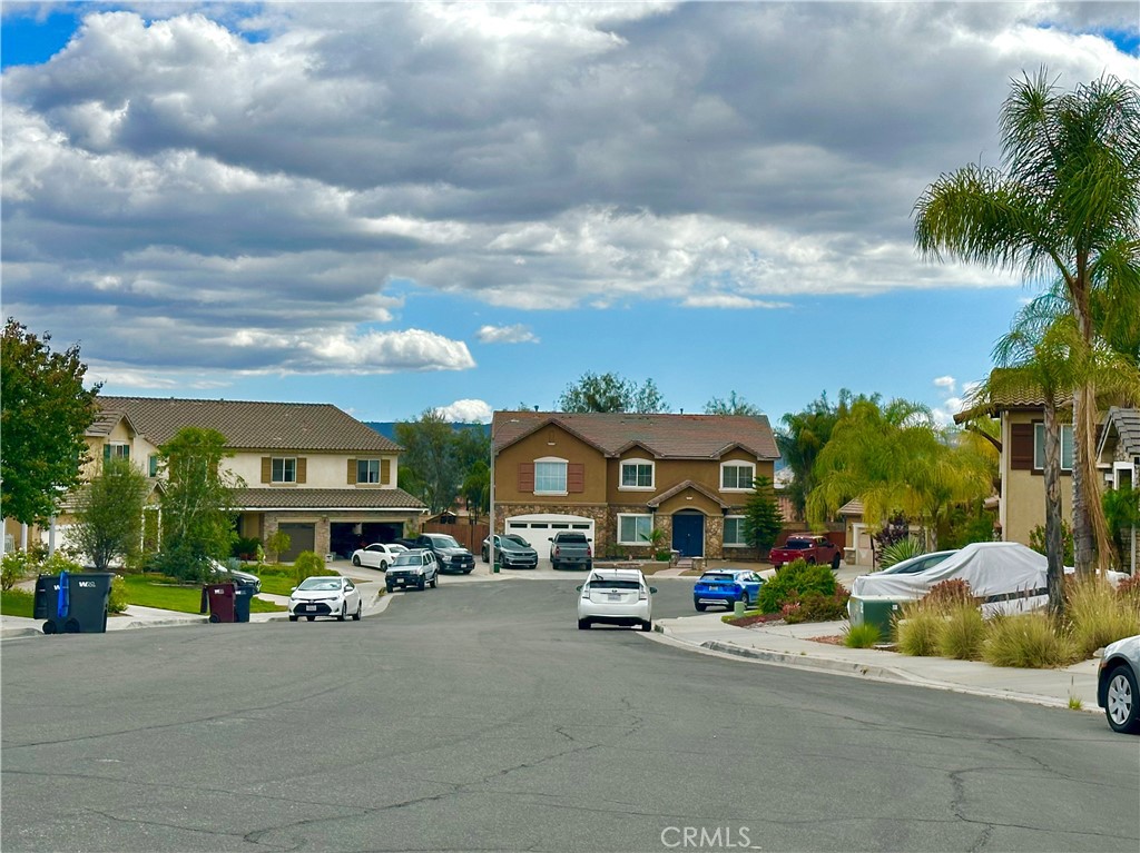Residential Lease for rent at 36005 Redgrave, Murrieta CA featuring 6 beds and 4 baths