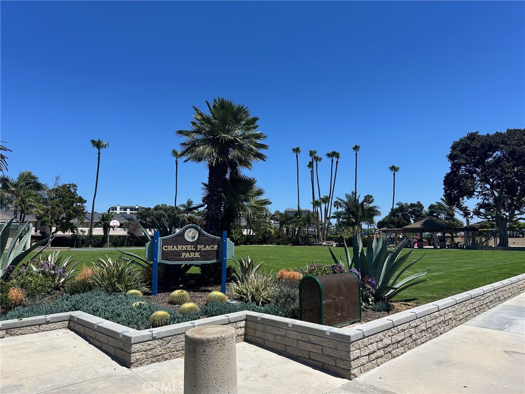 Residential Lease for rent at 4208 River B, Newport Beach CA featuring 2 beds and 1 bath