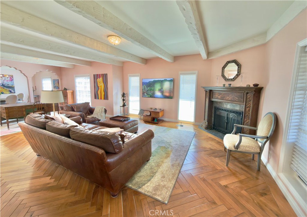 Residential Lease for rent at 327 Aster, Laguna Beach CA featuring 4 beds and 4 baths