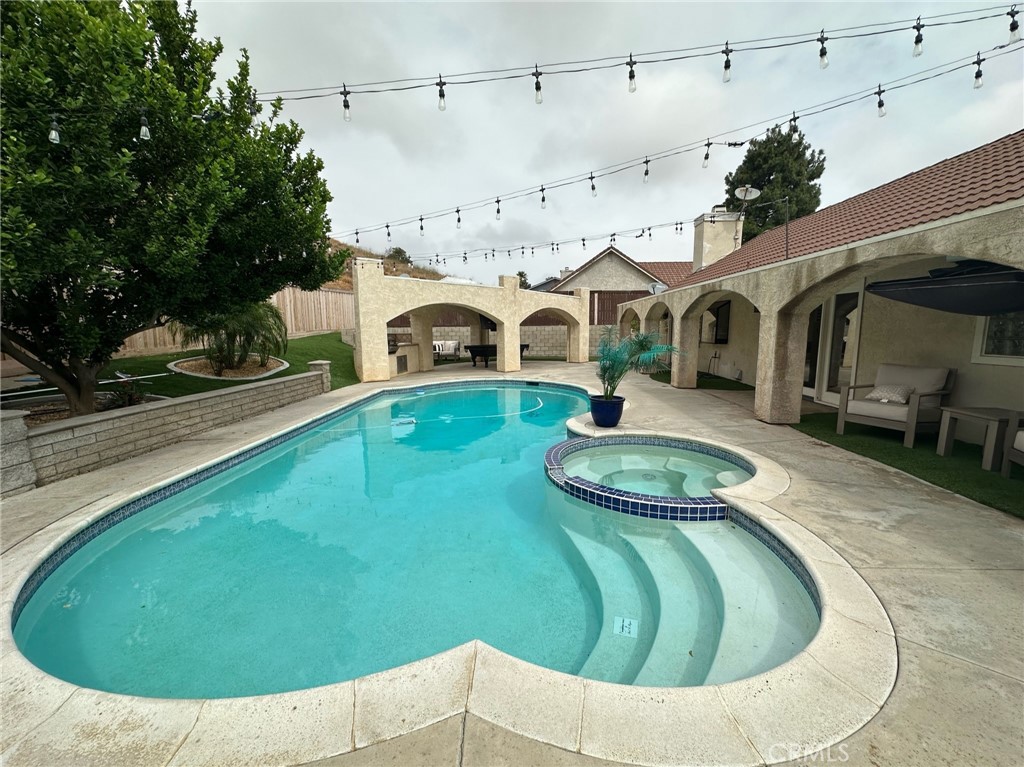 Residential Lease for rent at 11296 Heathcliff, Riverside CA featuring 3 beds and 2 baths