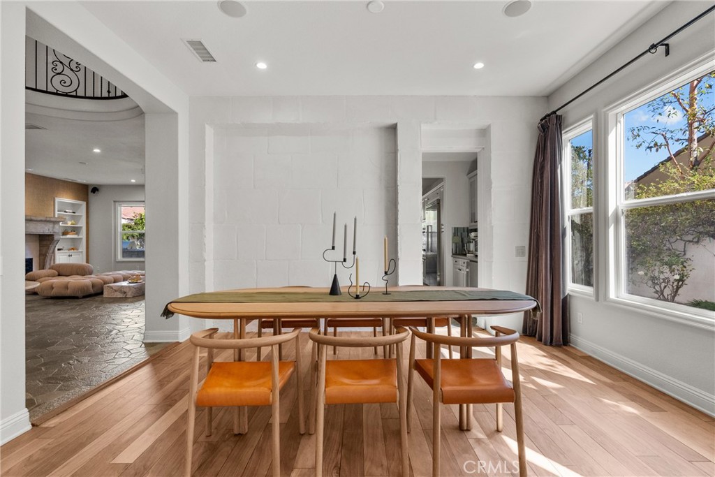 Residential Lease for rent at 4170 Prado De Los Zorros, Calabasas CA featuring 4 beds and 5 baths