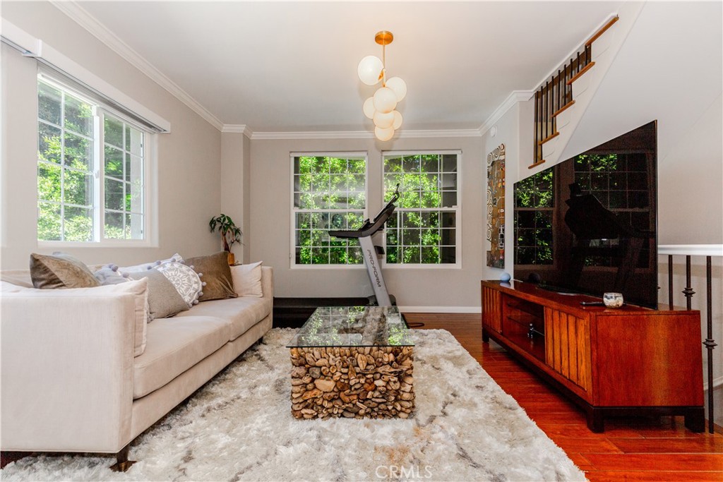 Active for sale at Toluca Lake, CA, Toluca Lake, CA CA and 4 baths