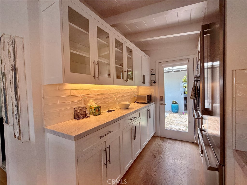 Residential Lease for rent at 234 La Brea, Laguna Beach CA featuring 1 bed and 1 bath